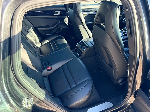 Porsche Panamera 4 9 of 16