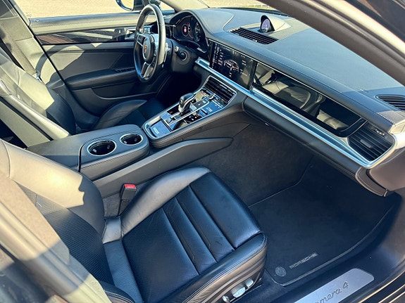 Porsche Panamera 4 10 of 16