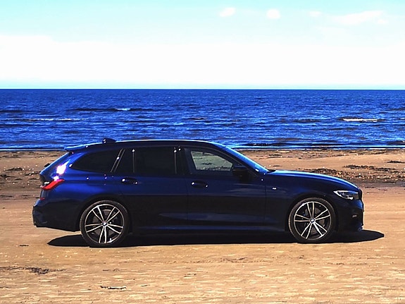 BMW 330i 2 of 3