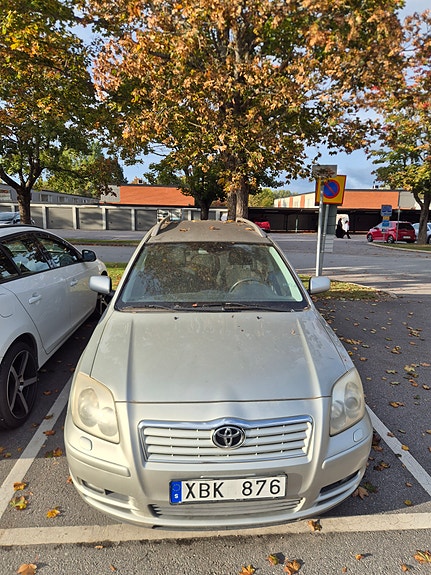 Toyota Avensis 2 of 4