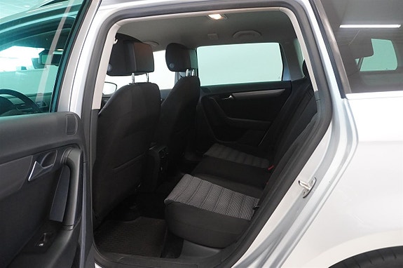 Volkswagen Passat 7 of 10