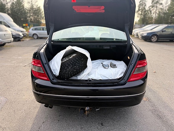 Mercedes-Benz C180 12 of 16