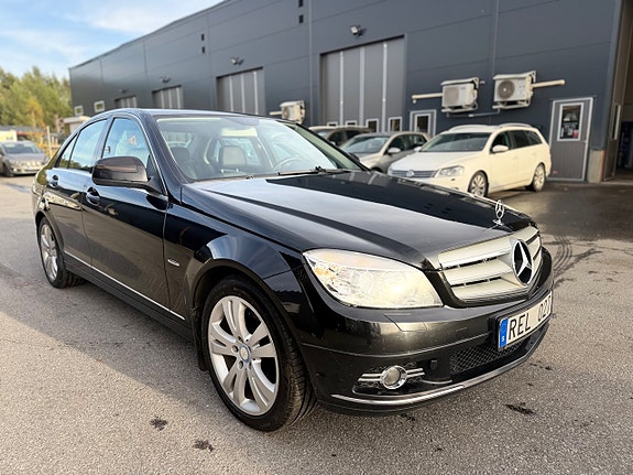 Mercedes-Benz C180 3 of 16