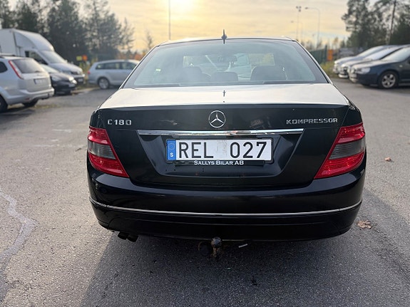 Mercedes-Benz C180 9 of 16