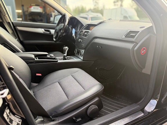 Mercedes-Benz C180 15 of 16