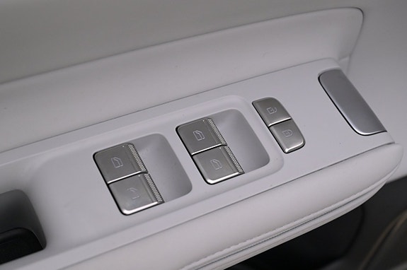 Polestar 4 12 of 27