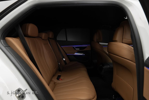 Mercedes-Benz E300 de 11 of 24