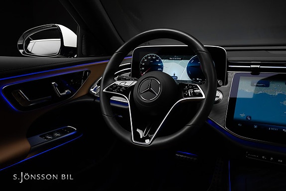 Mercedes-Benz E300 de 23 of 24
