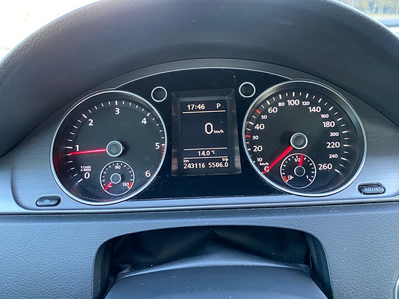 Volkswagen Passat 5 of 10