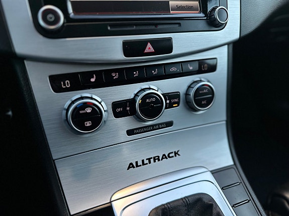 Volkswagen Passat Alltrack 14 of 26