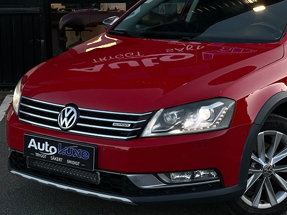 Volkswagen Passat Alltrack 2 of 26