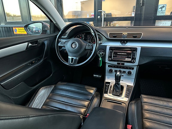 Volkswagen Passat Alltrack 23 of 26
