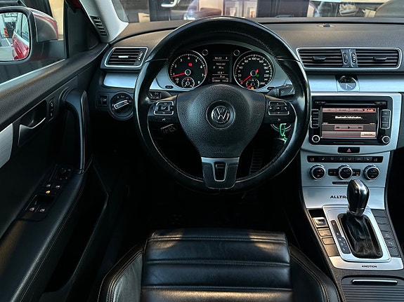 Volkswagen Passat Alltrack 12 of 26
