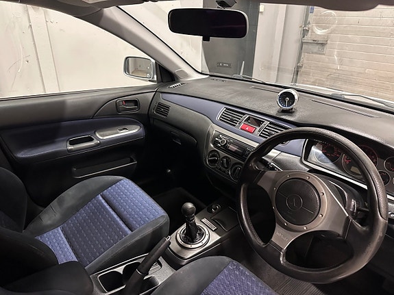 Mitsubishi Lancer 14 of 28