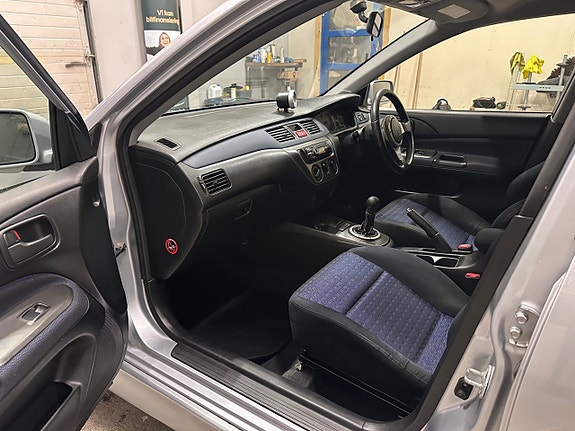Mitsubishi Lancer 21 of 28
