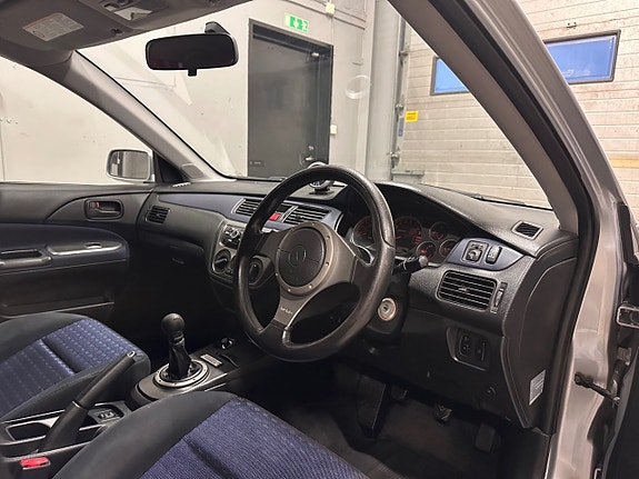 Mitsubishi Lancer 13 of 28
