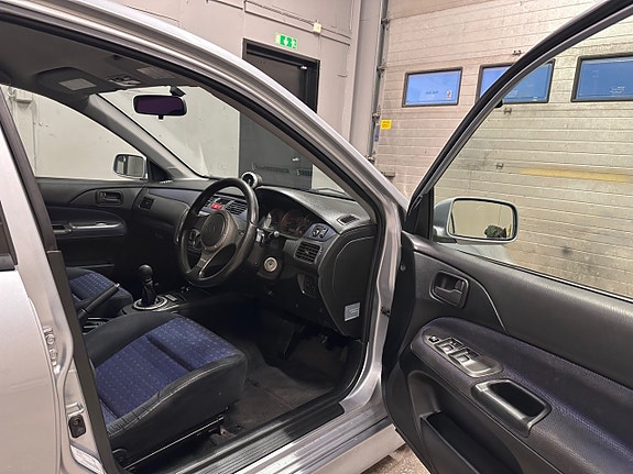 Mitsubishi Lancer 11 of 28