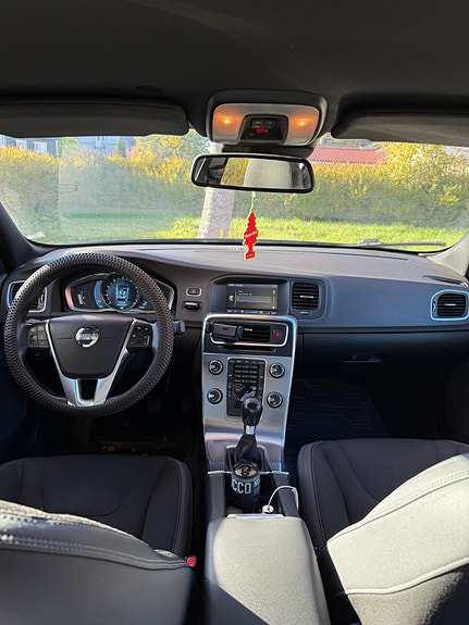 Volvo S60 2 of 7