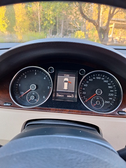 Volkswagen Passat 13 of 16