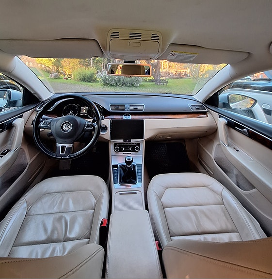 Volkswagen Passat 14 of 16