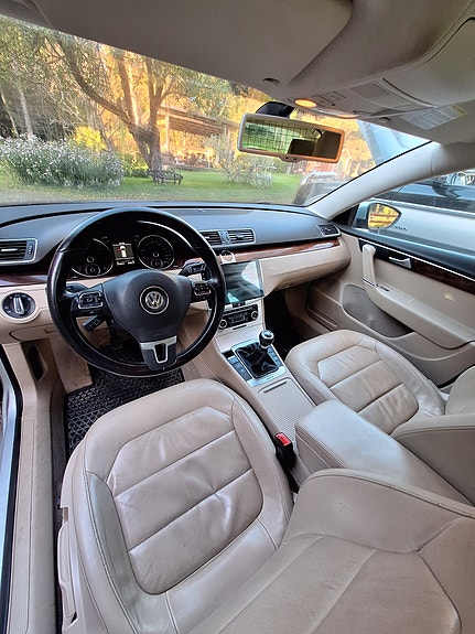 Volkswagen Passat 16 of 16