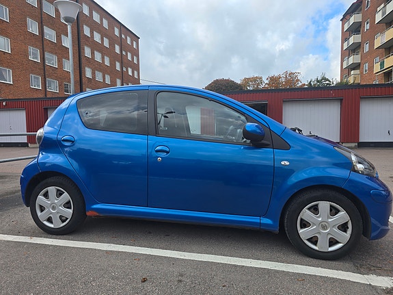 Toyota Aygo 3 of 9