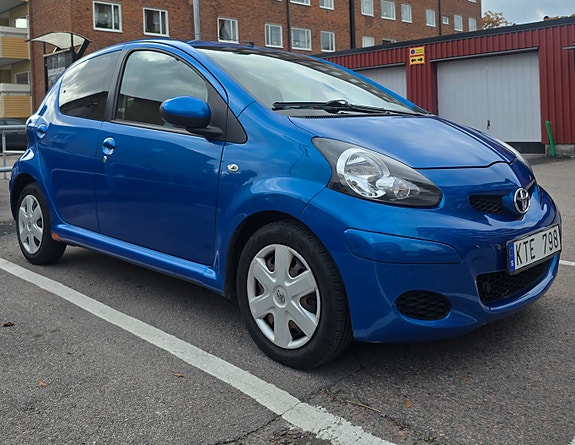 Toyota Aygo 2 of 9