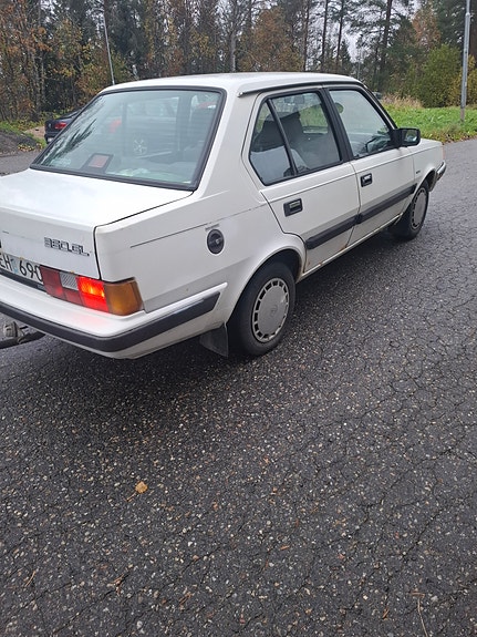 Volvo 360 4 of 9