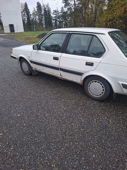 Volvo 360 6 of 9