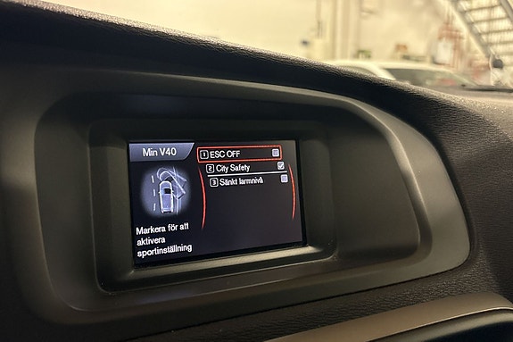 Volvo V40 18 of 23