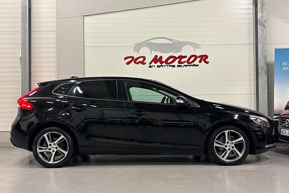 Volvo V40 8 of 23