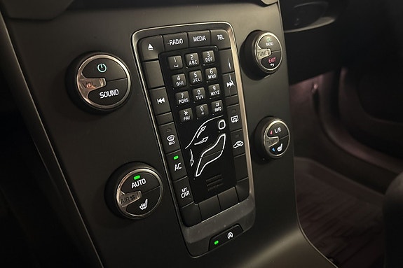 Volvo V40 16 of 23