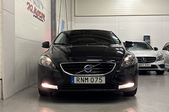 Volvo V40 3 of 23