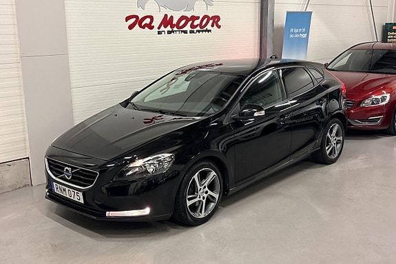 Volvo V40 2 of 23