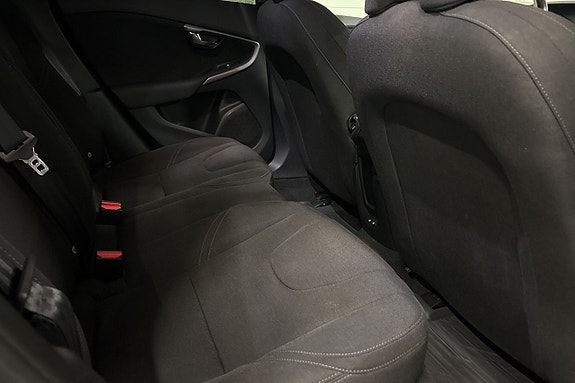 Volvo V40 12 of 23