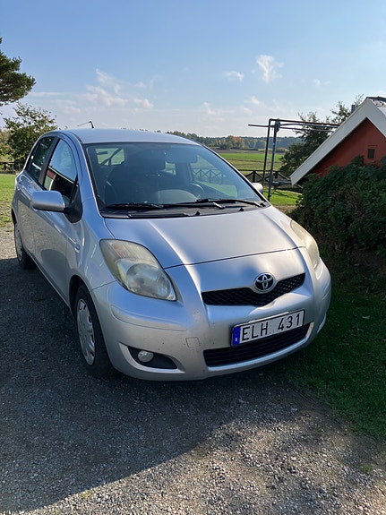 Toyota Yaris 3 of 3