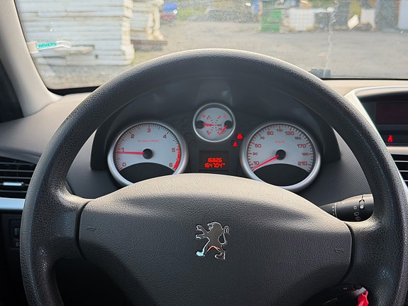 Peugeot 207 SW 12 of 12