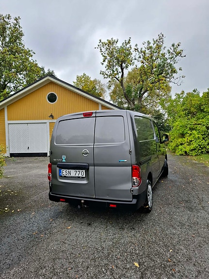 Nissan NV200 3 of 7
