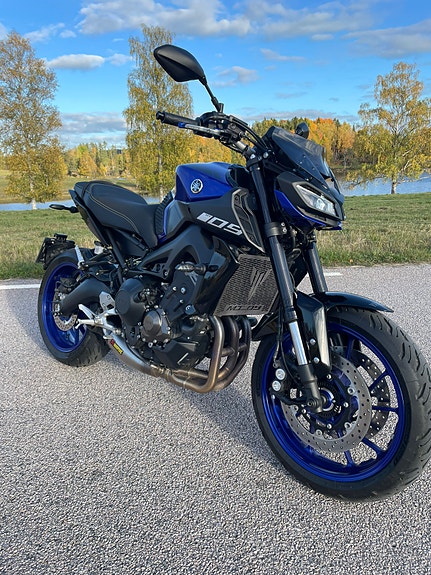 Yamaha MT-09 3 of 8