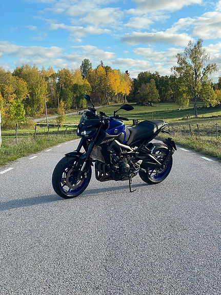 Yamaha MT-09 2 of 8