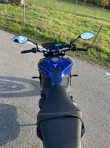 Yamaha MT-09 4 of 8