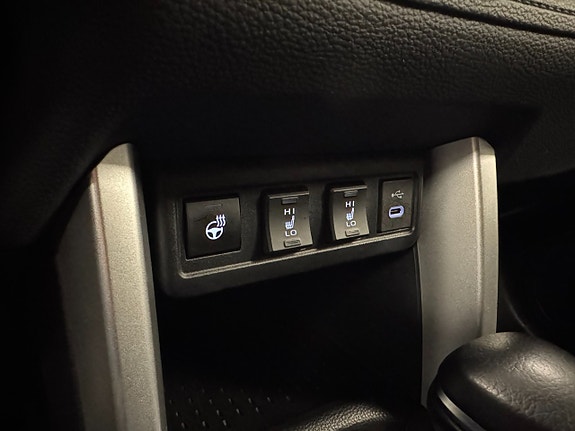 Toyota Corolla Cross 12 of 18