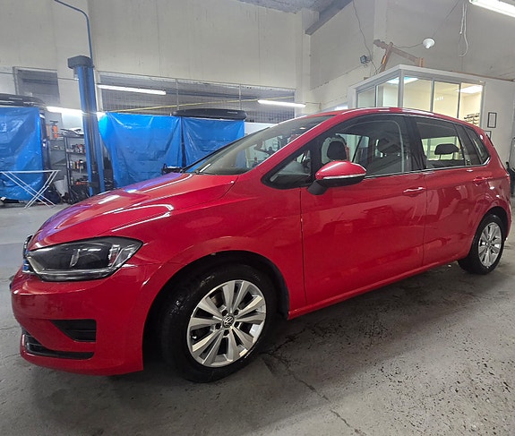 Volkswagen Golf Sportsvan 3 of 10