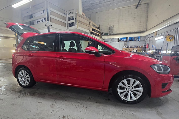 Volkswagen Golf Sportsvan 8 of 10