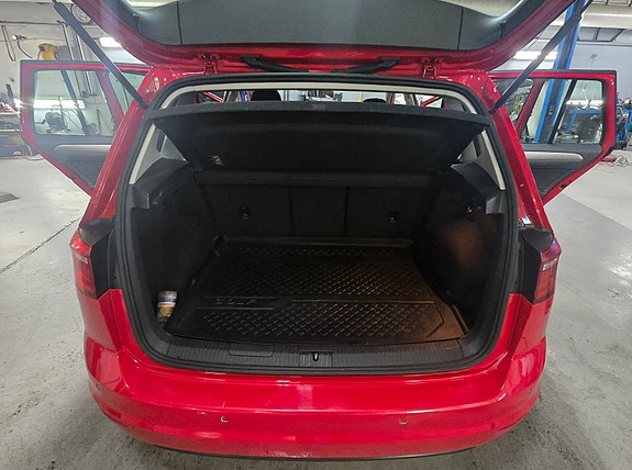 Volkswagen Golf Sportsvan 9 of 10