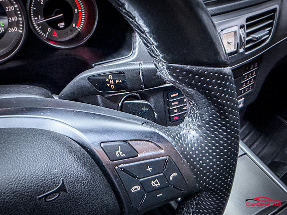 Mercedes-Benz E220 21 of 30