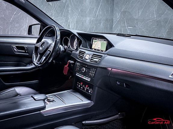 Mercedes-Benz E220 13 of 30