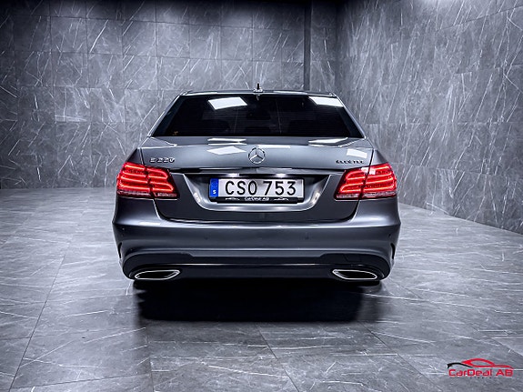 Mercedes-Benz E220 6 of 30