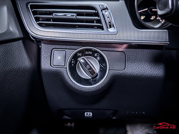 Mercedes-Benz E220 30 of 30