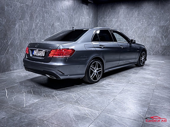 Mercedes-Benz E220 7 of 30